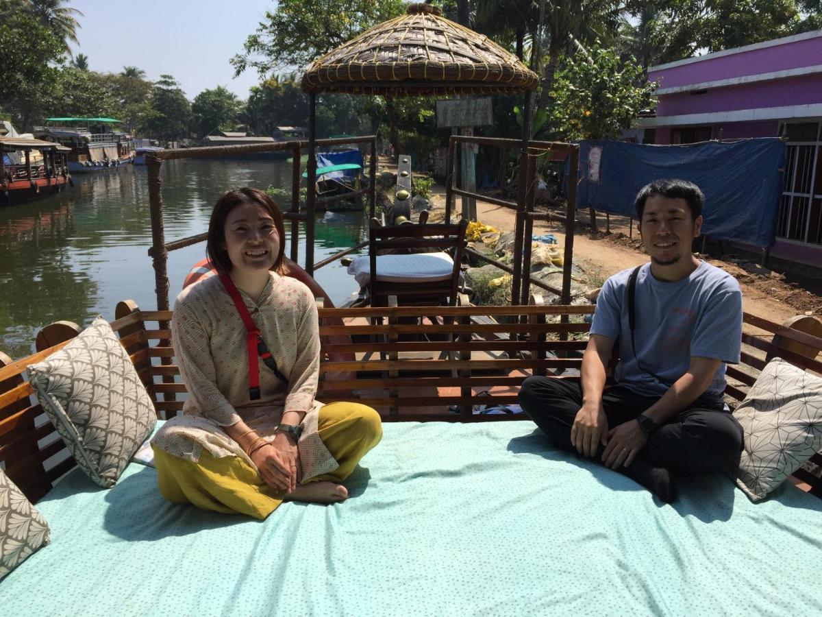 Thara'S Houseboat Hotel Alappuzha Exterior photo