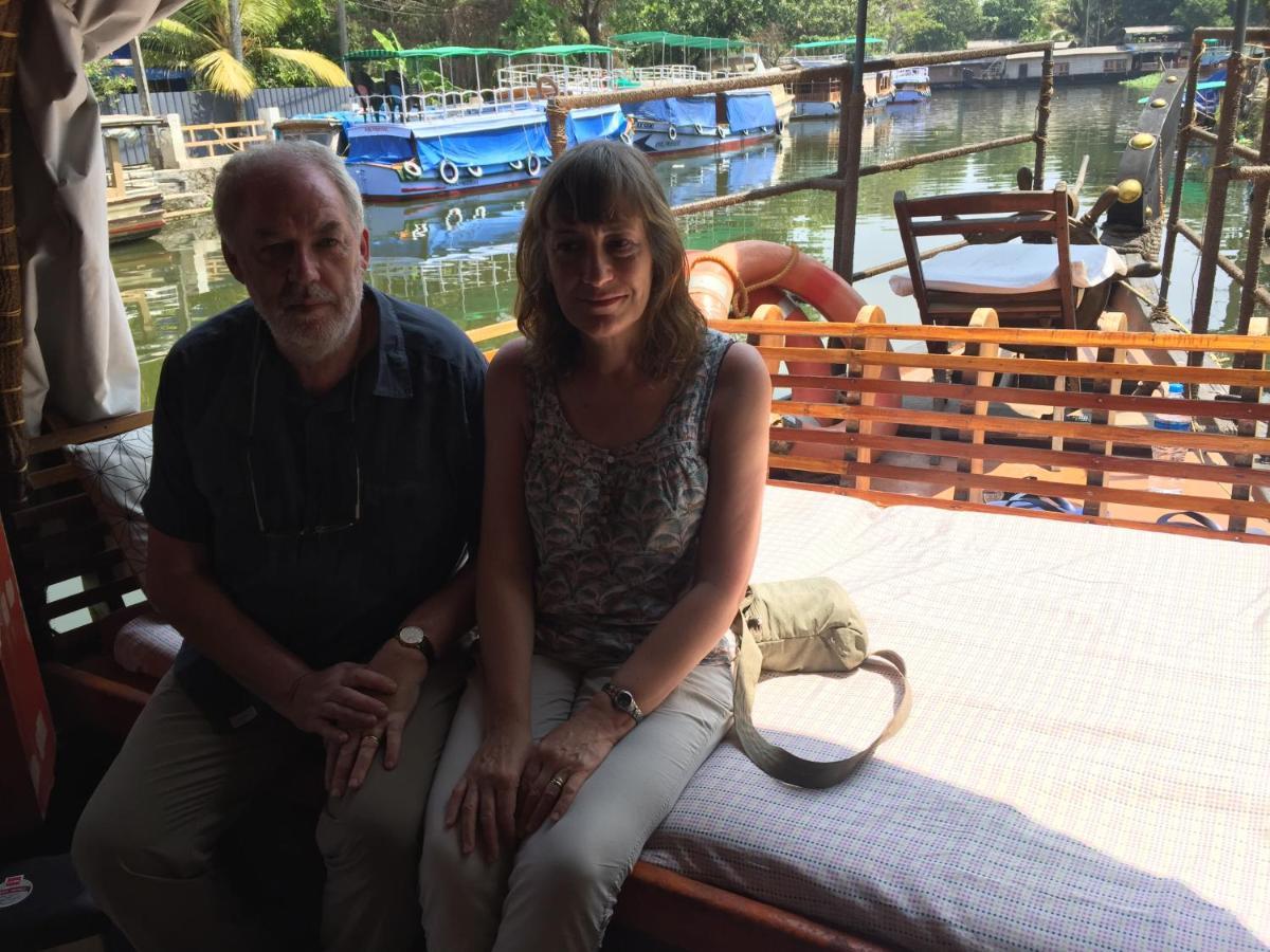 Thara'S Houseboat Hotel Alappuzha Exterior photo